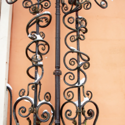 Sécurisez vos escaliers avec des garde-corps en ferronnerie artistique aux motifs élégants Villefontaine